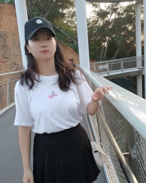 周女士